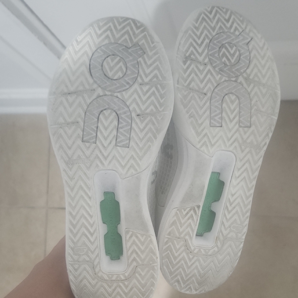 On Cloud Court Shoes - Picture 8 of 10